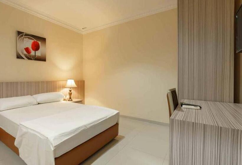 Номер Стандарт, Queen Inn Batam Redpartner