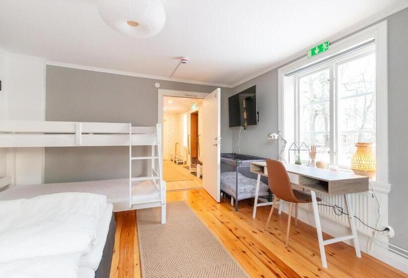 Quarto Familiar Banheiro Compartilhado, Segerstadsby Gårdshotell Ab