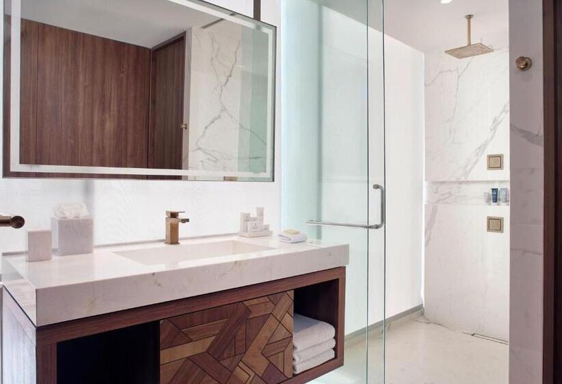 اتاق دلوکس با تخت کینگ و چشم‌انداز شهر, Jw Marriott Hotel Guadalajara