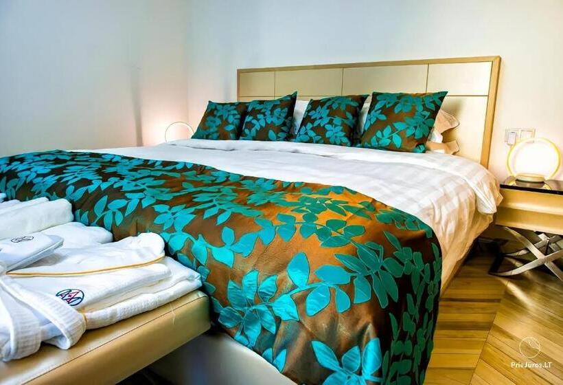 اتاق خانوادگی, Ave Medica Apartments