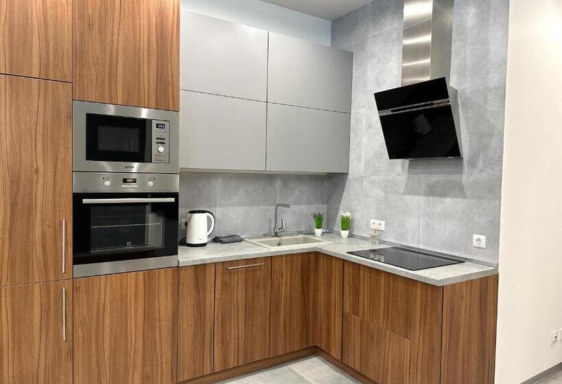 استودیوی استاندارد, Kador Home Hotel Downtown