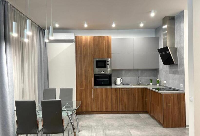 استودیوی استاندارد, Kador Home Hotel Downtown
