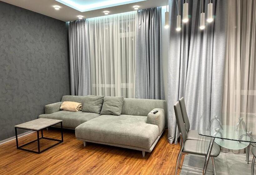 استودیوی استاندارد, Kador Home Hotel Downtown