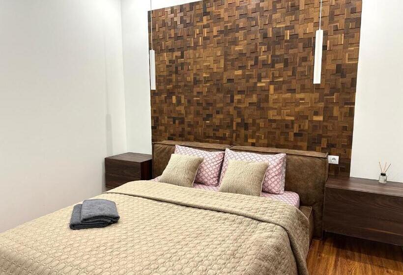 استودیوی استاندارد, Kador Home Hotel Downtown
