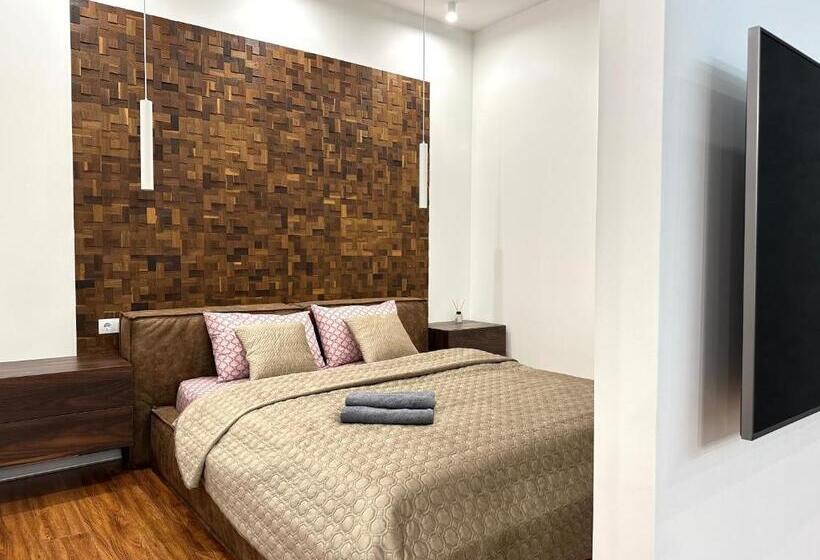استودیوی استاندارد, Kador Home Hotel Downtown