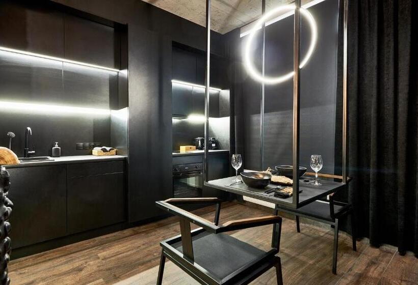سوییت لوکس, Kador Home Hotel Downtown