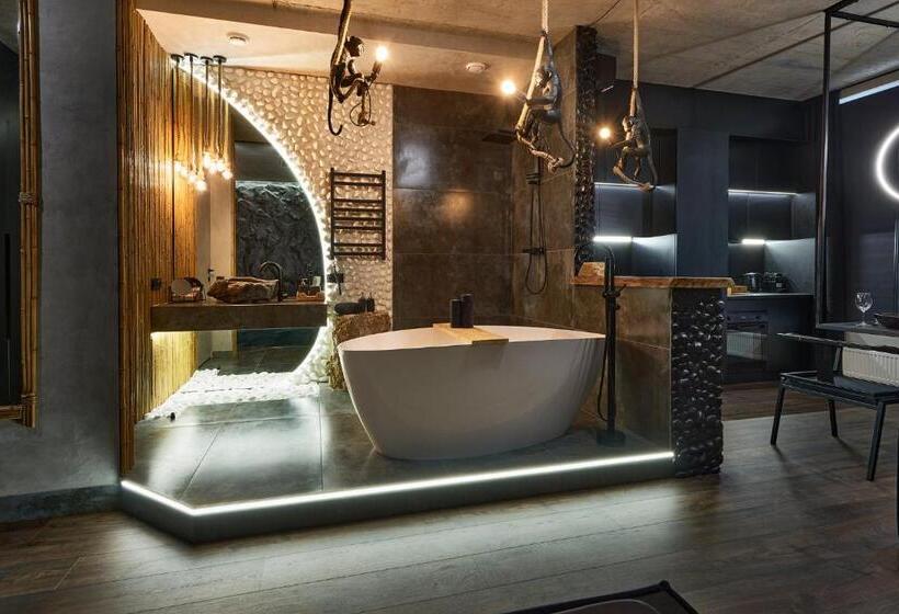 سوییت لوکس, Kador Home Hotel Downtown