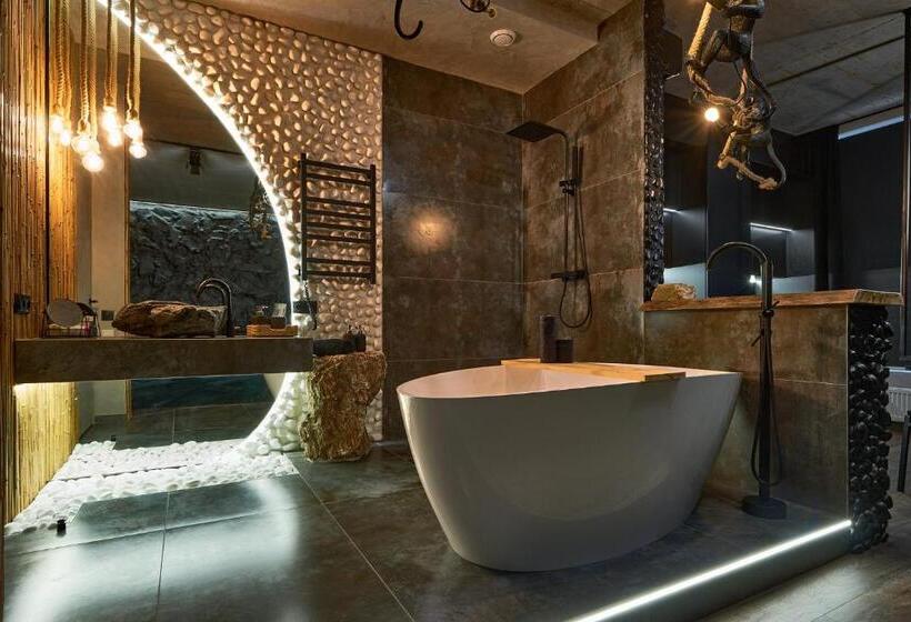 سوییت لوکس, Kador Home Hotel Downtown