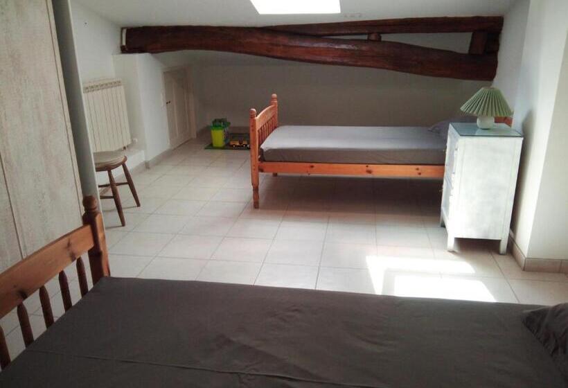 Семейный Номер Вид на Сад, Les Gîtes De Brives