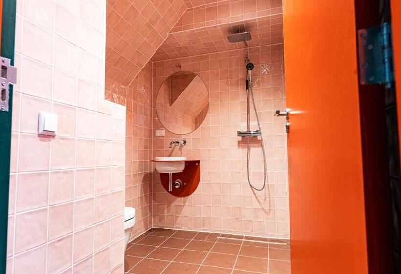 اتاق استاندارد با سرویس بهداشتی مشترک, Not Hotel Rotterdam