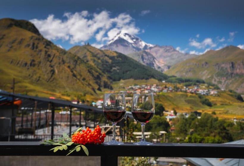 اتاق استاندارد با تراس, Inside Kazbegi