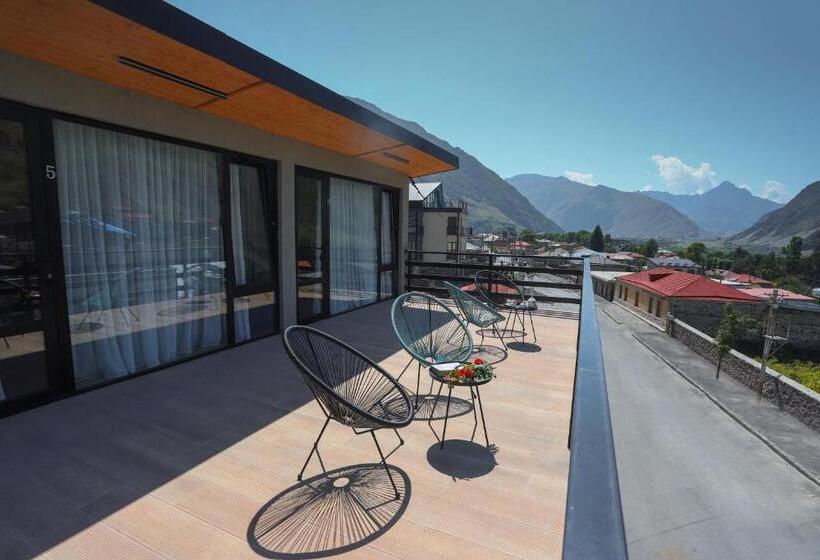 اتاق استاندارد با تراس, Inside Kazbegi