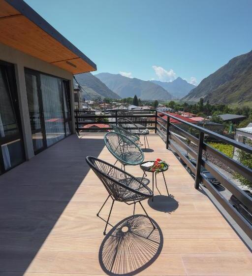 اتاق استاندارد با تراس, Inside Kazbegi