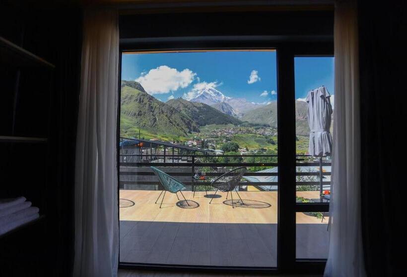 اتاق استاندارد با تراس, Inside Kazbegi