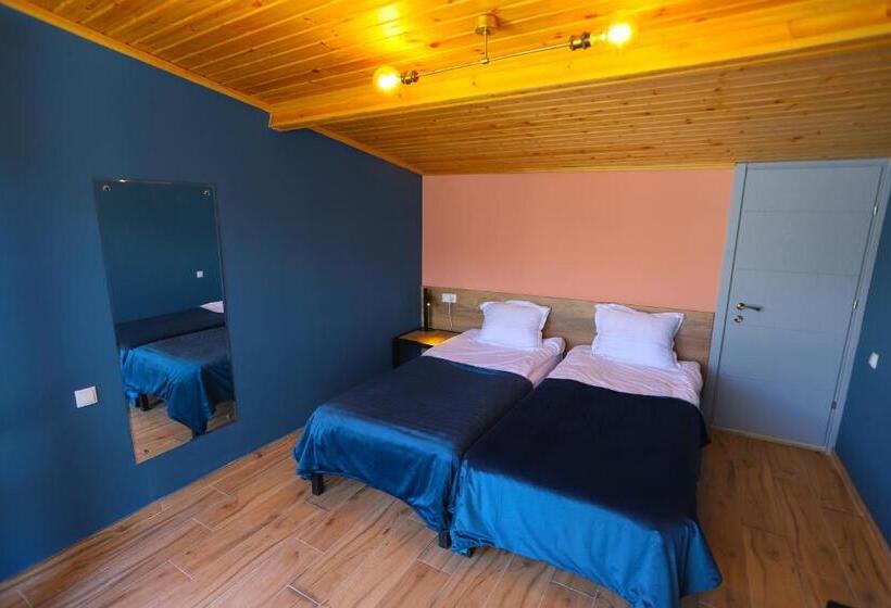 اتاق استاندارد با تراس, Inside Kazbegi