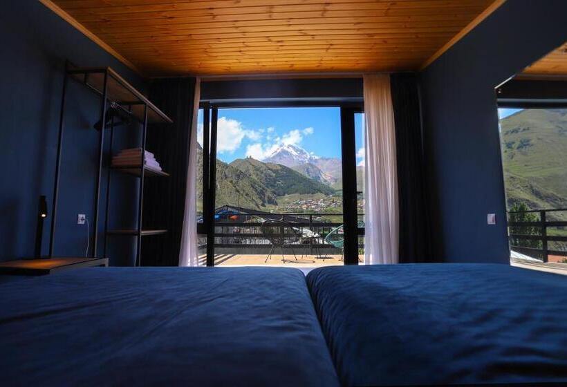 اتاق استاندارد با تراس, Inside Kazbegi