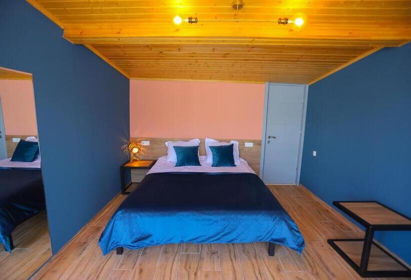 اتاق استاندارد با تراس, Inside Kazbegi