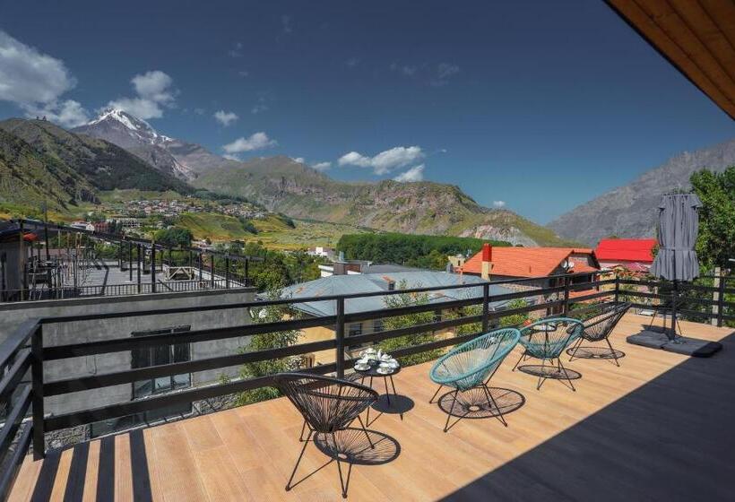 اتاق استاندارد با تراس, Inside Kazbegi