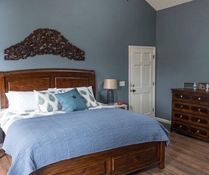 Номер Deluxe, Creekside Inn