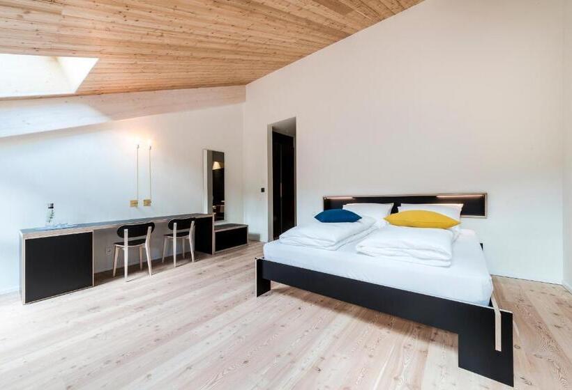 استودیوی لوکس, Zum Hirschen Boutique Hotel Val Di Non