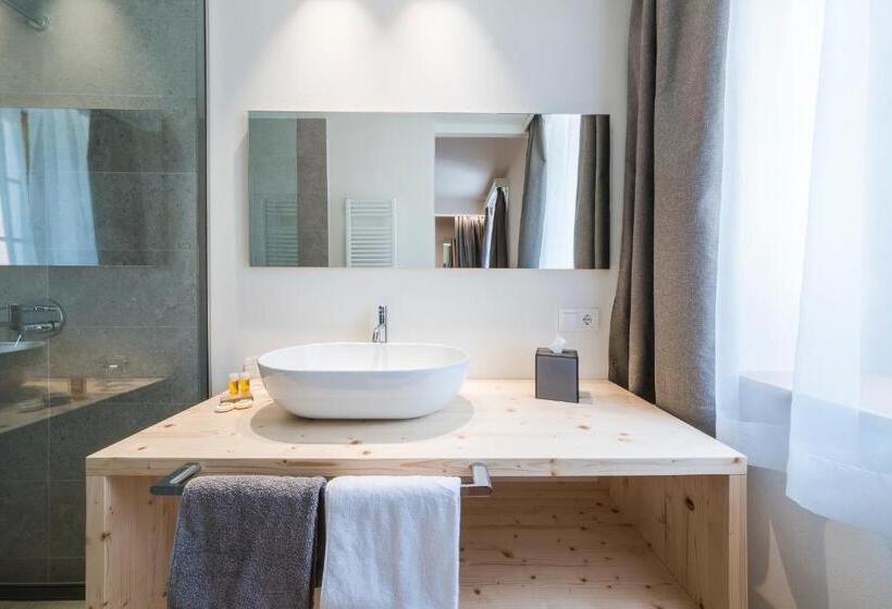 اتاق لوکس, Zum Hirschen Boutique Hotel Val Di Non