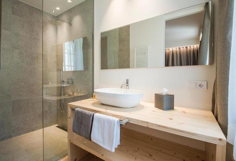 اتاق لوکس, Zum Hirschen Boutique Hotel Val Di Non