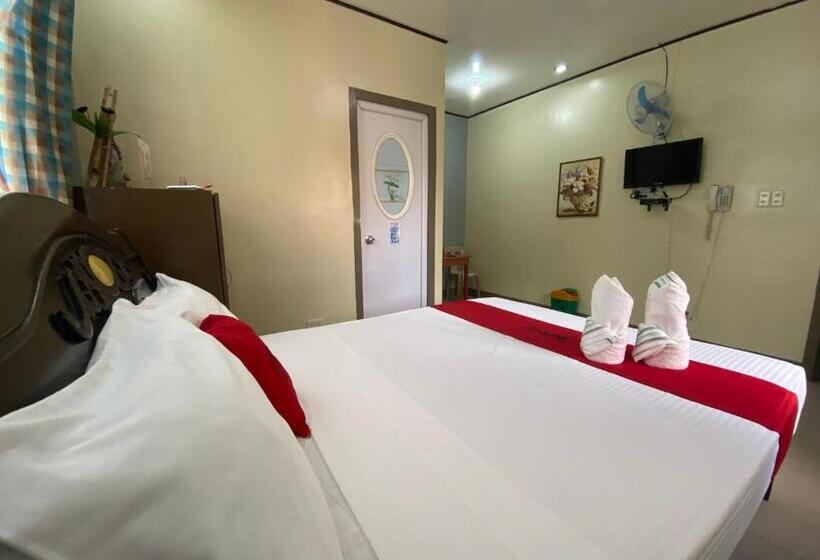 Номер Deluxe, Reddoorz Plus @ Lhexlyn Resort San Narciso