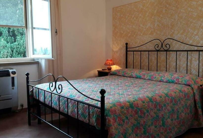 스탠다드 룸 풀장 전망, Agriturismo Il Poggio