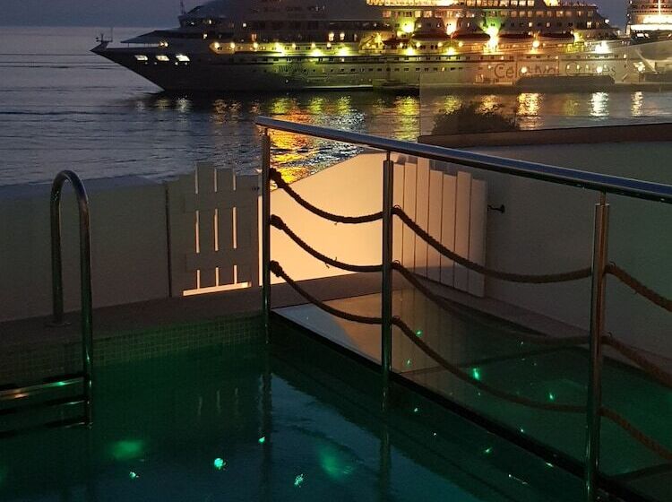 Номер Deluxe Вид на Море, Avra Mykonos