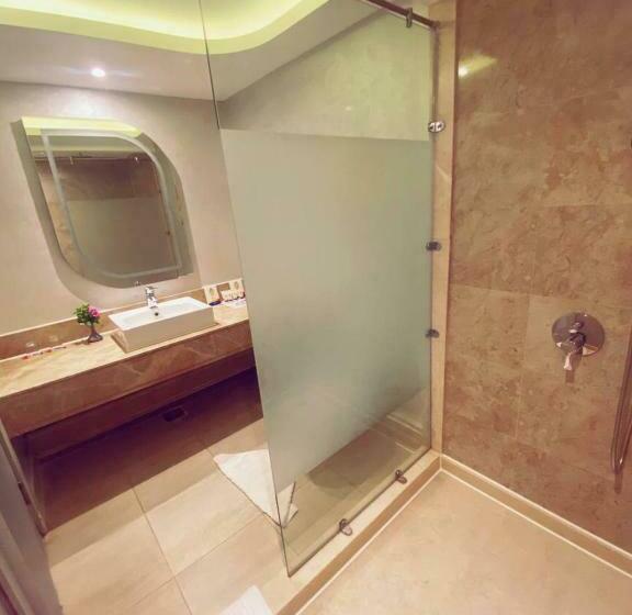 اتاق لوکس با چشم‌انداز استخر, Bellagio Beach Resort & Spa