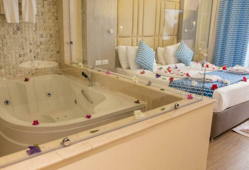 اتاق لوکس با وان آب گرم, Bellagio Beach Resort & Spa