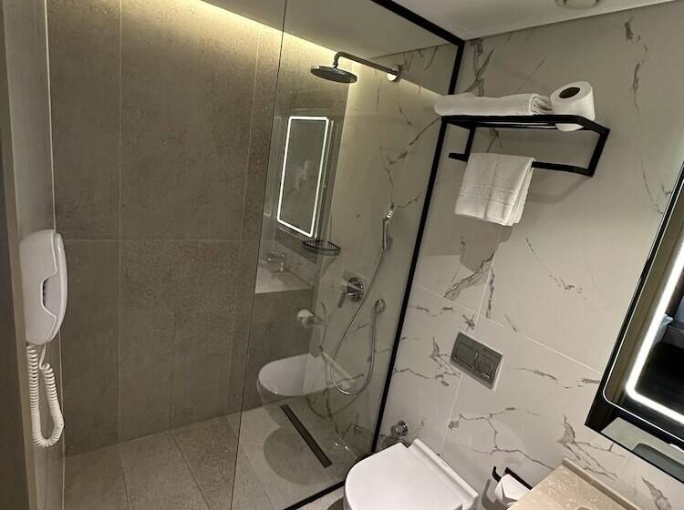 اتاق لوکس با بالکن, Edition Old City Hotel