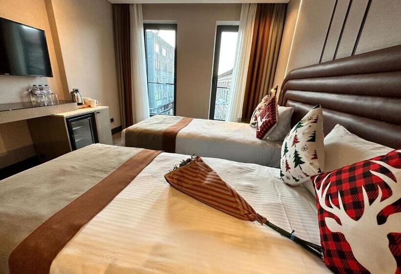 اتاق لوکس سه تخته, Edition Old City Hotel
