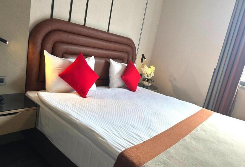 اتاق استاندارد با تخت بزرگ, Edition Old City Hotel
