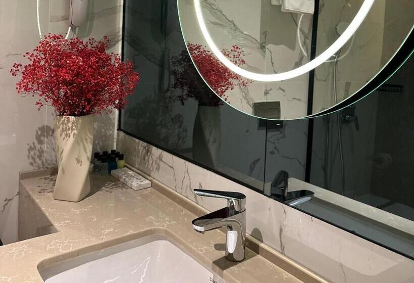 اتاق لوکس با تخت بزرگ, Edition Old City Hotel