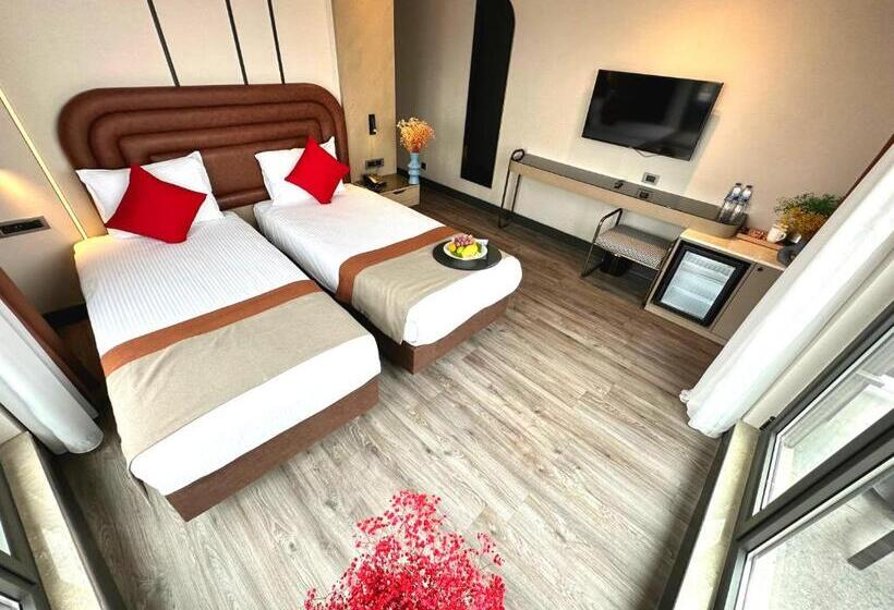 اتاق لوکس با بالکن, Edition Old City Hotel