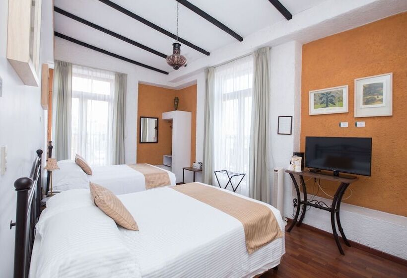 Habitación Estándar 2 Camas Matrimonio, Portico Cultural