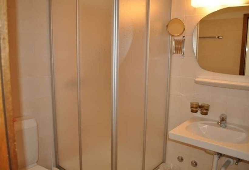 اتاق اکونومی, Rovere