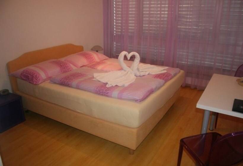 Quarto Estandar, Rovere