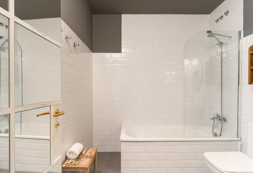 Четырехместный Номер Стандарт, Casa Gracia Barcelona   Hostel