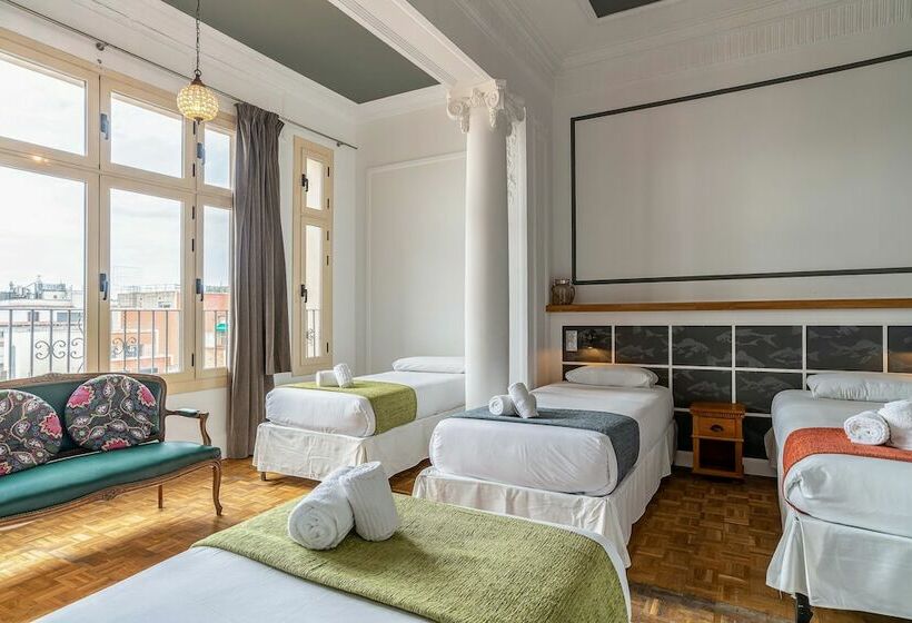 Четырехместный Номер Стандарт, Casa Gracia Barcelona   Hostel