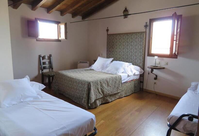 Habitación Familiar, Palacio Rejadorada