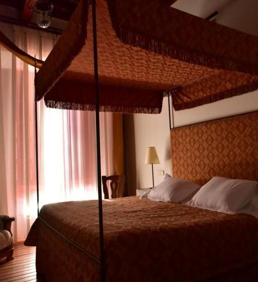 Habitación Romántica, Palacio Rejadorada