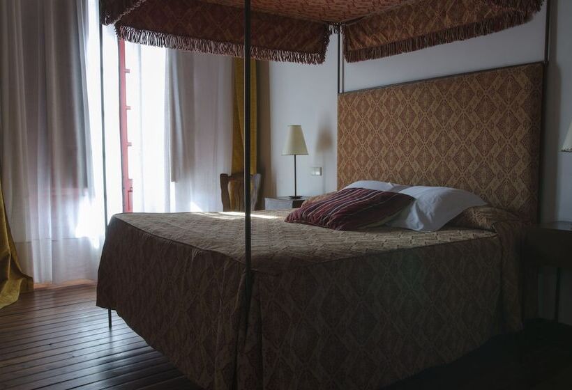Habitación Familiar, Palacio Rejadorada