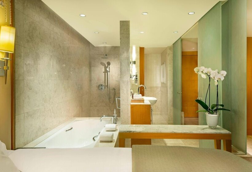 Номер Премиум, Ritz Carlton Difc Downtown Dubai
