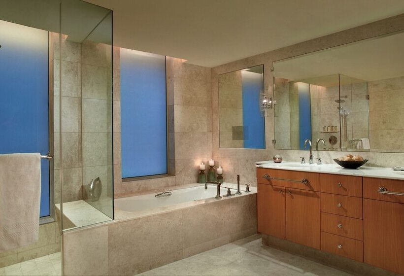 Номер Клуб Кровать Кинг, Ritz Carlton Difc Downtown Dubai
