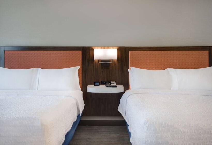 スタンダードスタジオ, Hampton Inn & Suites Yonkers