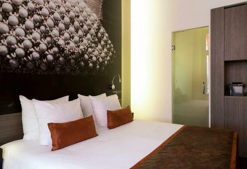 اتاق سوپریور با تخت بزرگ, The Manor Amsterdam