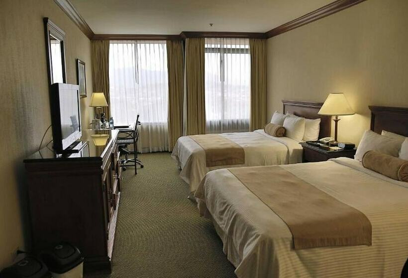 Полулюкс, Wyndham San Jose Herradura