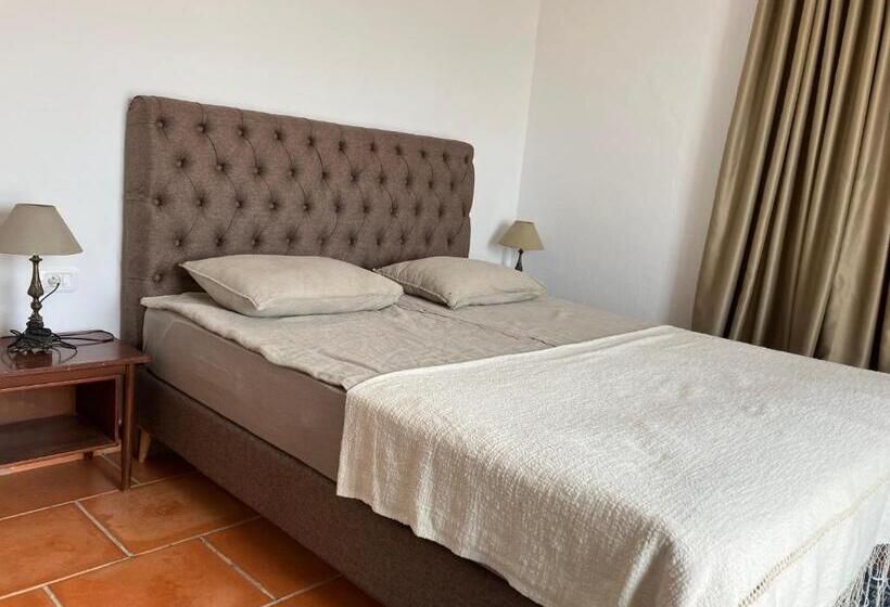 اتاق لوکس با بالکن و چشم‌انداز دریا, Maison D Hote Domaine El Manar
